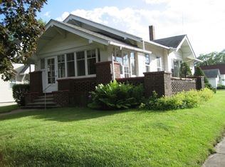 903 Highland Ave, Dixon, IL 61021