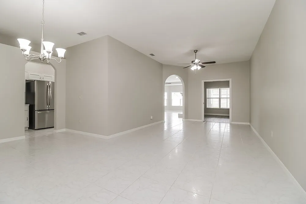 3 bed, 2.0 bath, 2065 sqft, $2,595 — Photo 3
