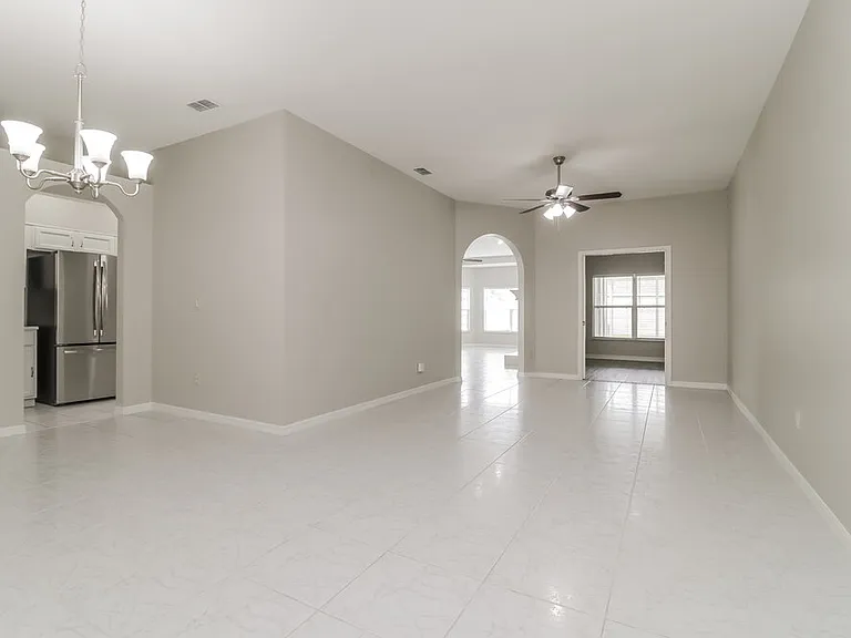 131 Harwood Cir — Photo 3