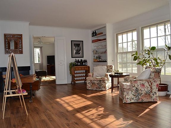 4th image of 317 Salisbury St