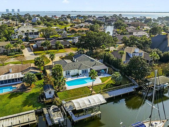 3rd image of 961 Aquamarine Dr