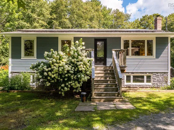 83 Lakecrest Dr, East Uniacke, NS B0N 1Z0