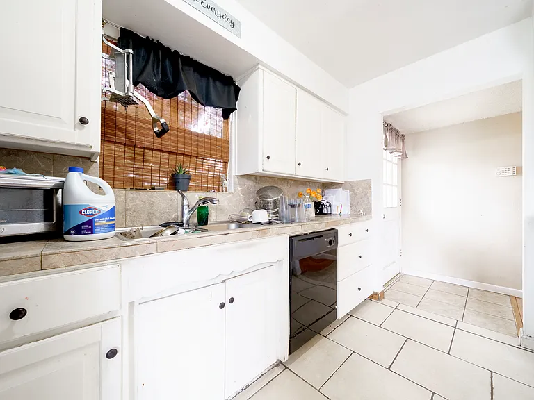 3520 Planz Rd — Photo 2