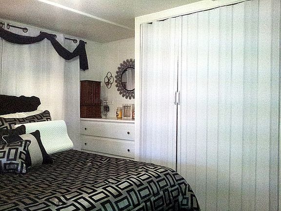 5th image of 44 Bridgette Blvd