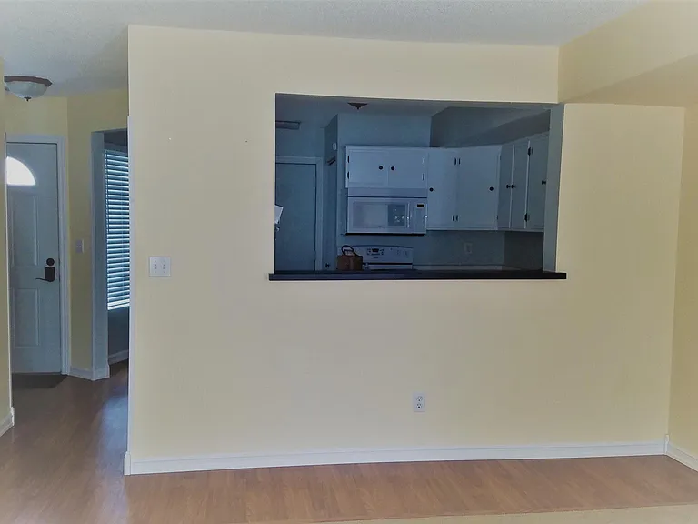 2420 Cypress Dr — Photo 4