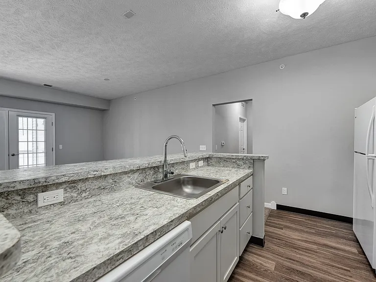 Aquamarine Apartments — Photo 119