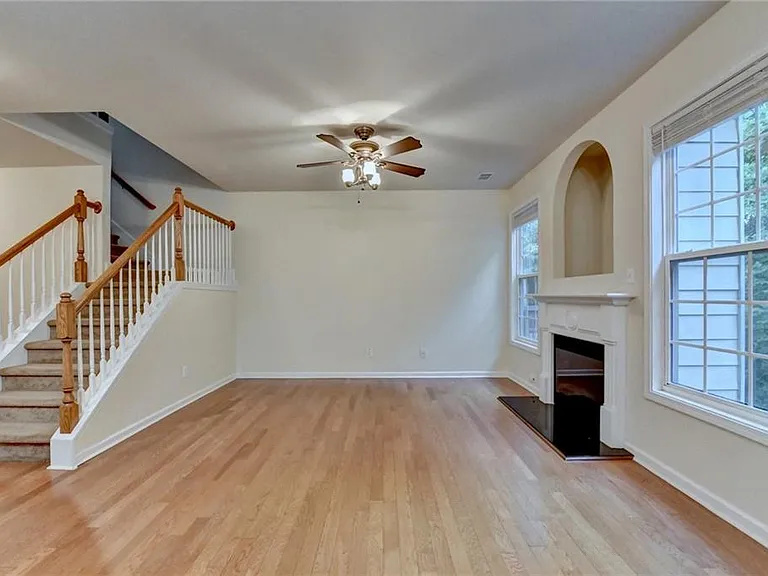 1641 Tailmore Ln — Photo 3