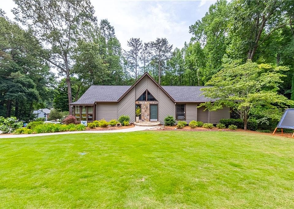 1st image of 2525 Chimney Springs Dr