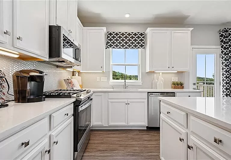 Kitchen with large size island