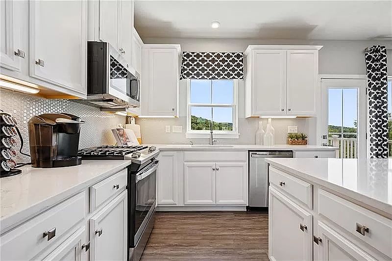 Kitchen with large size island