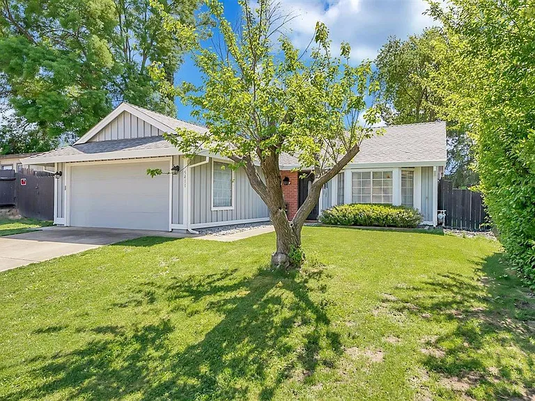 5411 Vichy Cir — Photo 1