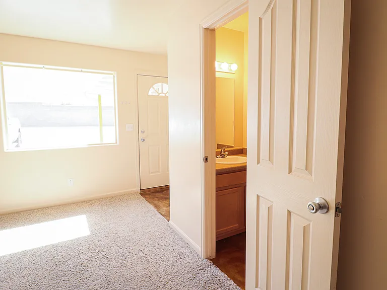 2589 E Cactus Rd #D — Photo 12