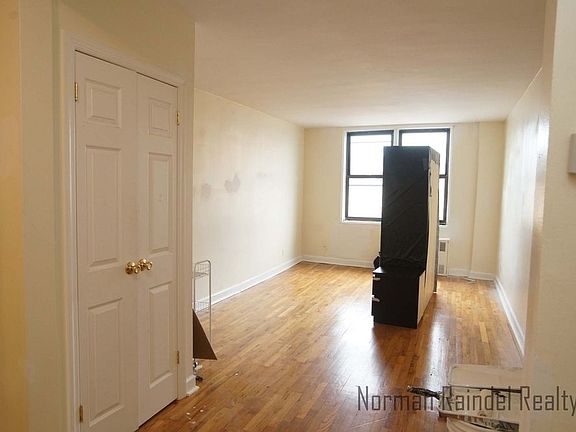 3rd image of 1370 51st St APT 7F