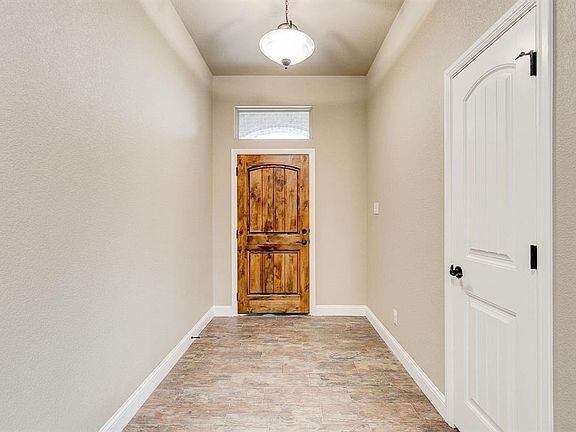 4th image of 444 Silverton Dr