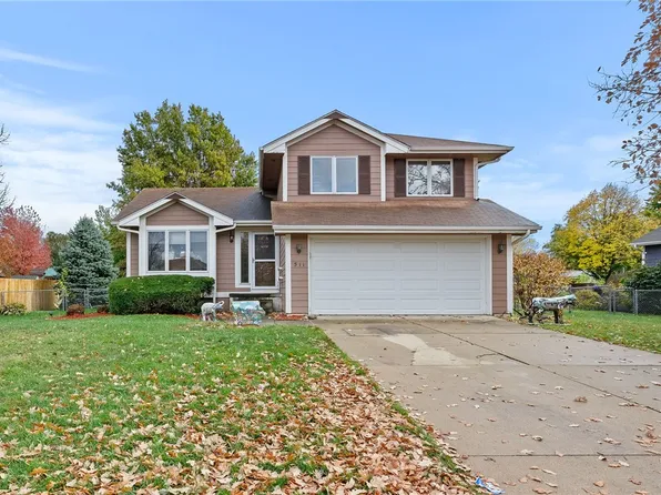 511 SW Kennybrook Dr, Grimes, IA 50111