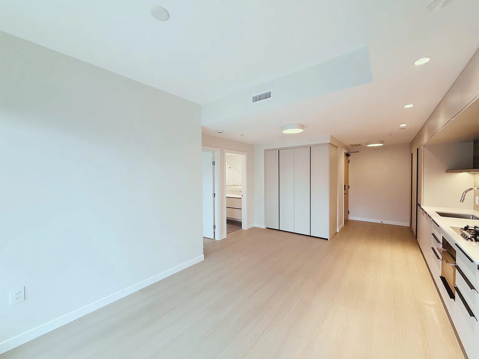 1 bed, 583 sqft, $2,100 — Photo 4