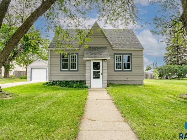 810 N Cedar St, Canton, SD 57013