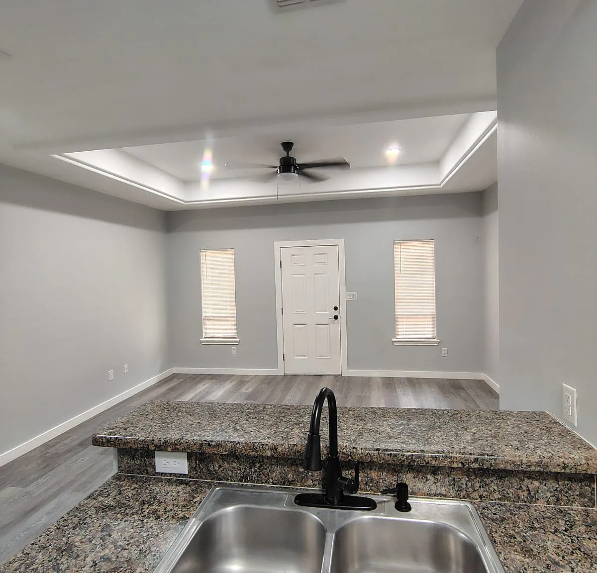1 bed, 900 sqft, $1,095 — Photo 3