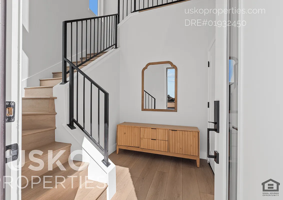 4825 Chippendale Drive — Photo 2