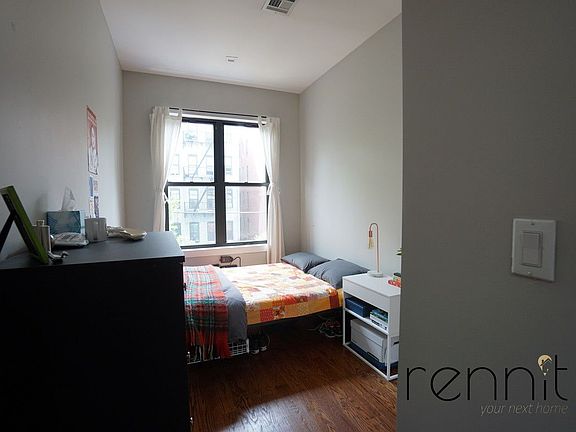 3rd image of 918 Hart St #22F