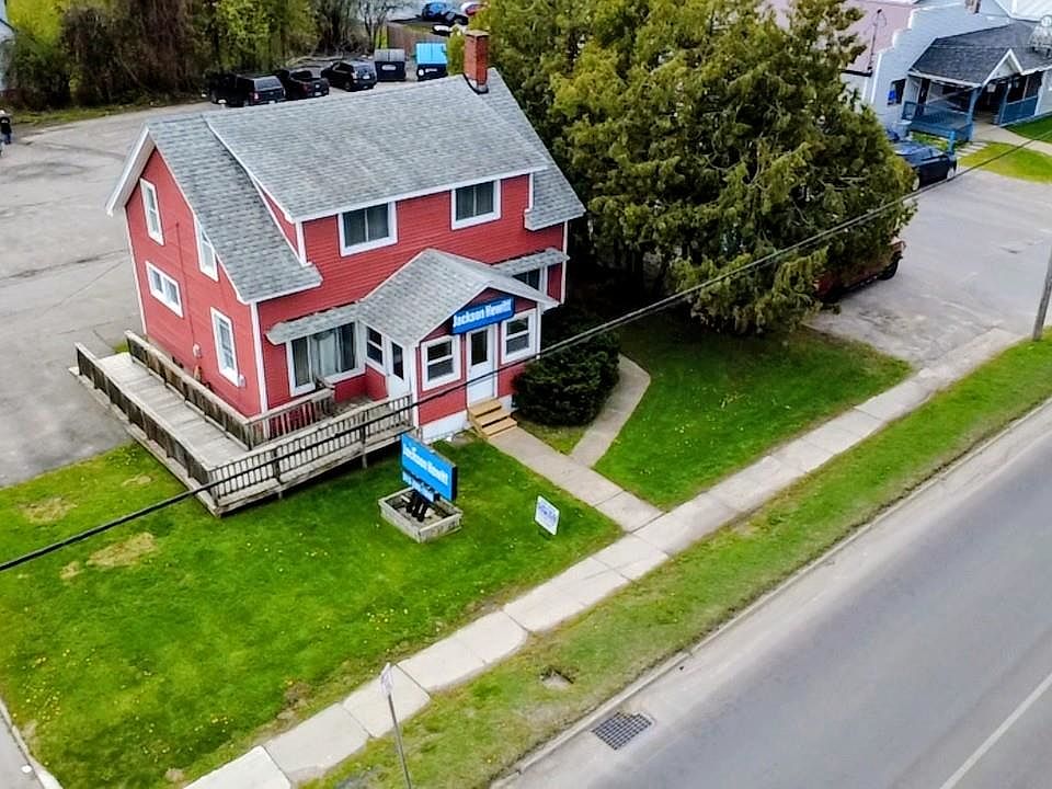 1st image of 139 Market St