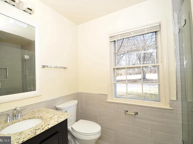 11132 Luxmanor Rd — Photo 11