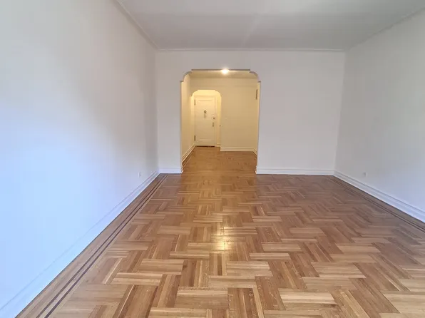 111-20 76th Road image 4 of 12