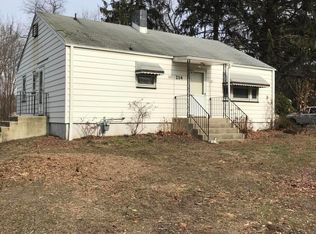 214 Taylors Mills Rd, Manalapan, NJ 07726