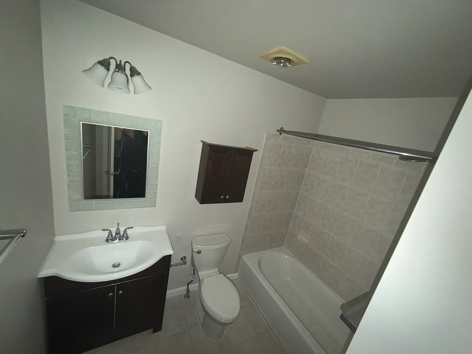 2 bed, 1000 sqft, $1,876 — Photo 1
