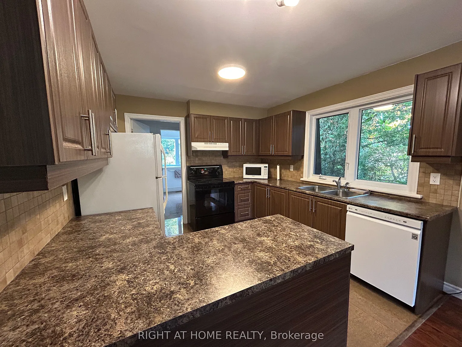 2 bed, $2,600 — Photo 3