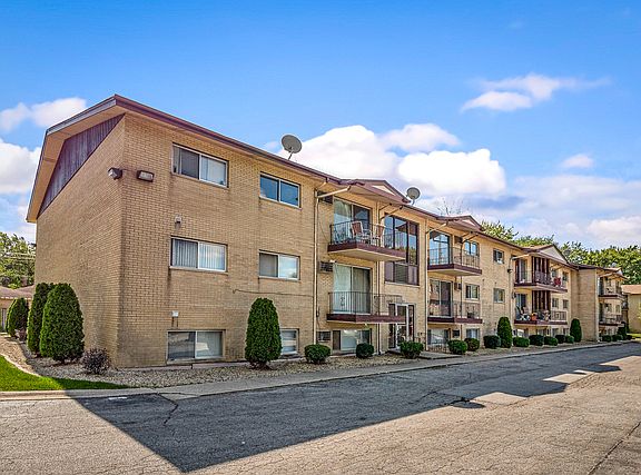 2nd image of 18361 Glen Oak Ave APT 2G