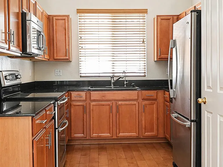 105 W Commerce Ct — Photo 10