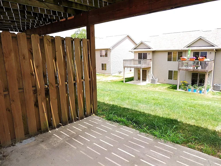 530 Iris Ave — Photo 15