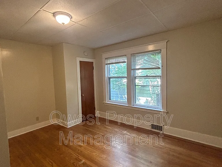 1335 Logan St SE — Photo 10