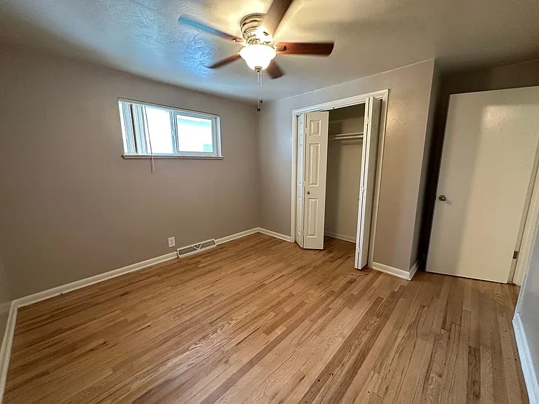150 S Hooker St — Photo 7