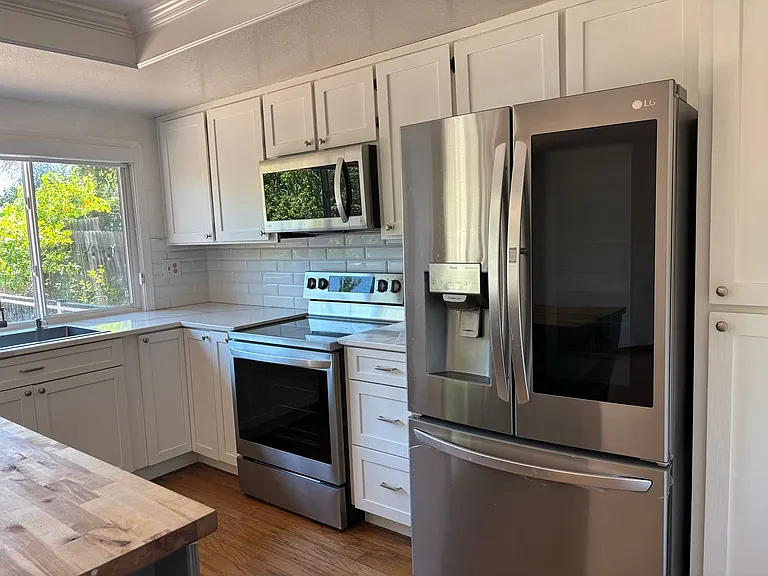 2102 California Dr — Photo 15