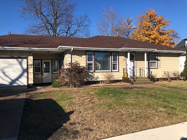 1st image of 39 20th Ave N