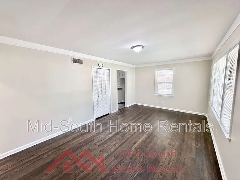 3284 Parham St — Photo 4