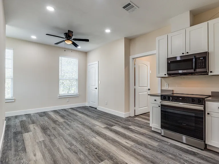 515 N Davis Dr — Photo 14