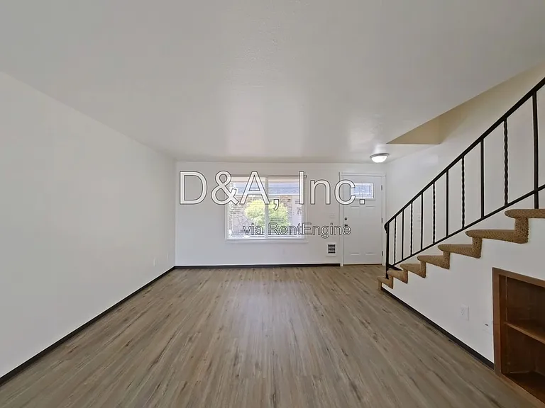 140 NE Conifer Blvd #8 — Photo 4