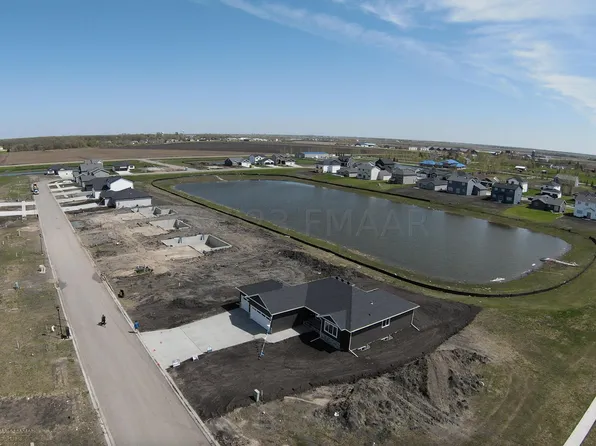 10311 Burgundy Dr S, Horace, ND 58047