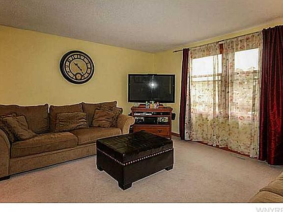 4th image of 20 Crofton Dr