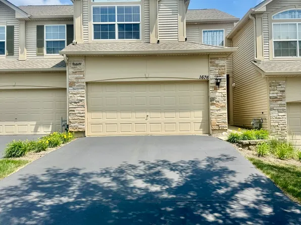 1676 Fredericksburg Ln, Aurora, IL 60503