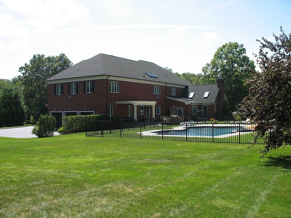 2nd image of 23 Beverly Rd