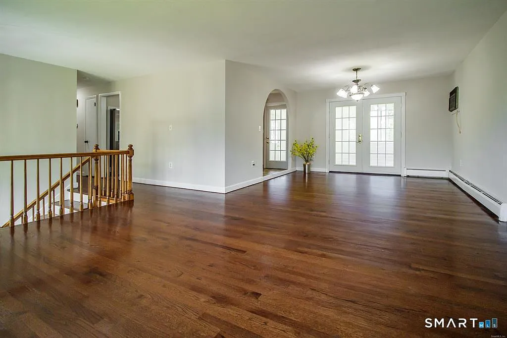 3 bed, 2.0 bath, 1238 sqft, $3,000 — Photo 2