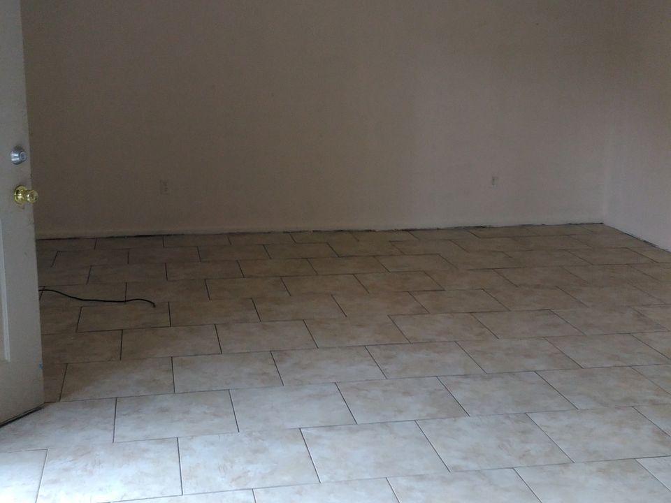 1st image of 1006 Baxley Ln #B