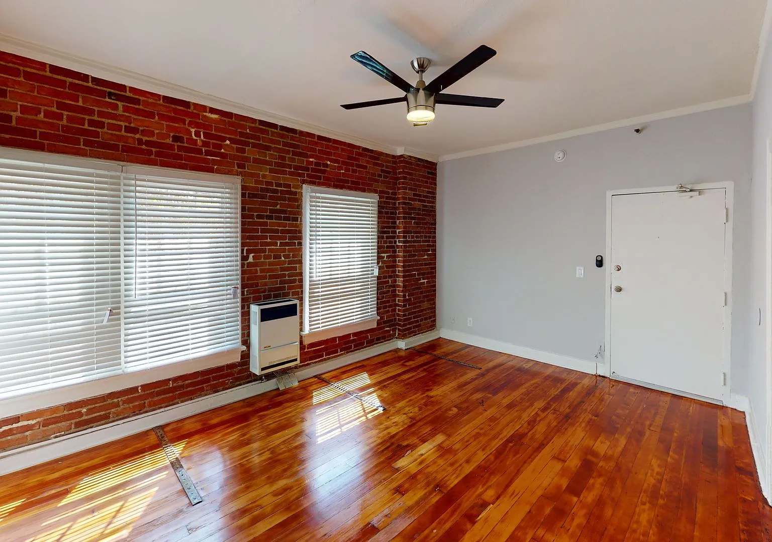 Kenmore Apartments...Newly Remodeled Gorgeous Apartment...Great Location! — Photo 2