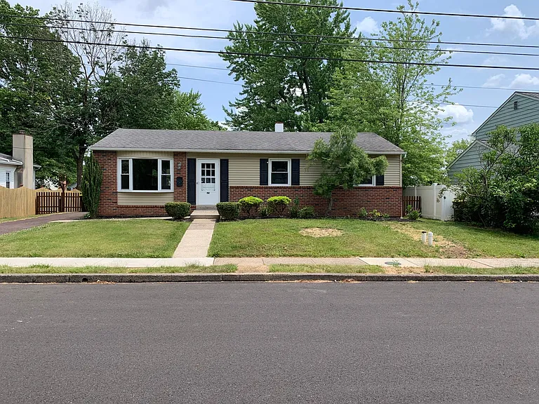 525 Cypress St — Photo 1