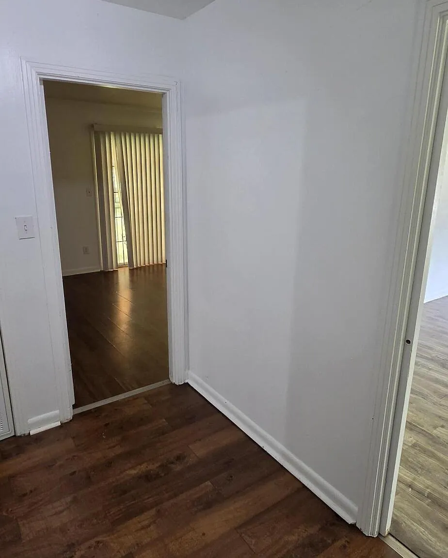 3 bed, 2.0 bath, 1931 sqft, $950 — Photo 2