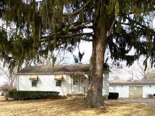 1657 Clay St, Woodstock, IL 60098